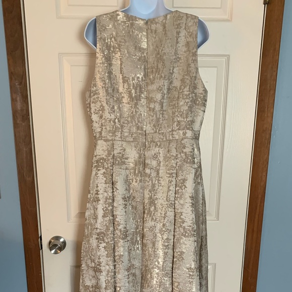 Eliza J sleeveless formal gown beaded accents fully lined with pockets! Size 12 - Picture 6 of 10